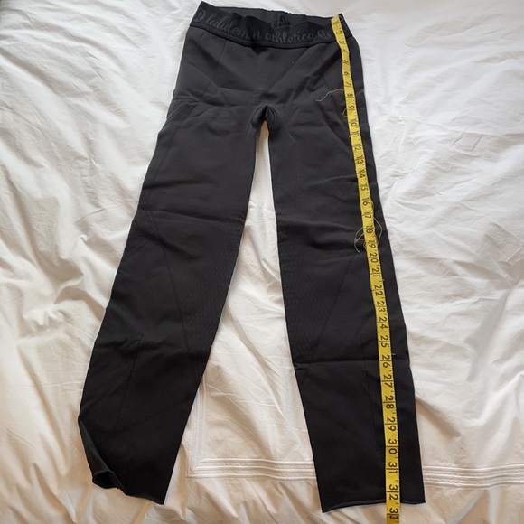 Lululemon Perforated Legging - Picture 4 of 6